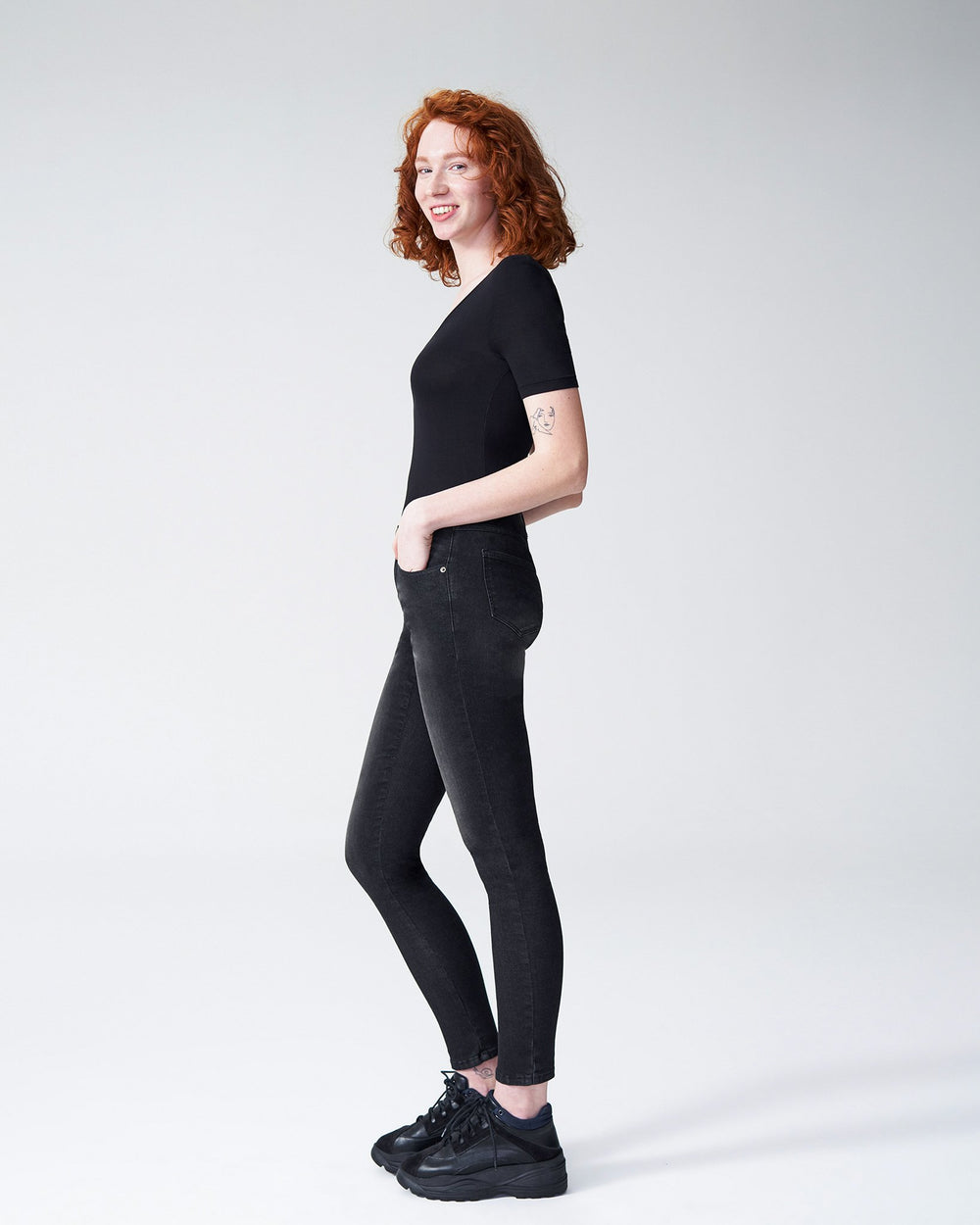 Foundation Short Sleeve V Neck Tee - Black