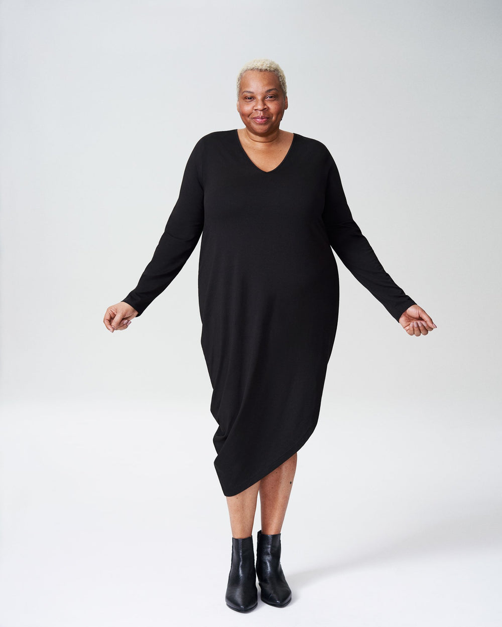Long Sleeve V-Neck Geneva Dress - Black