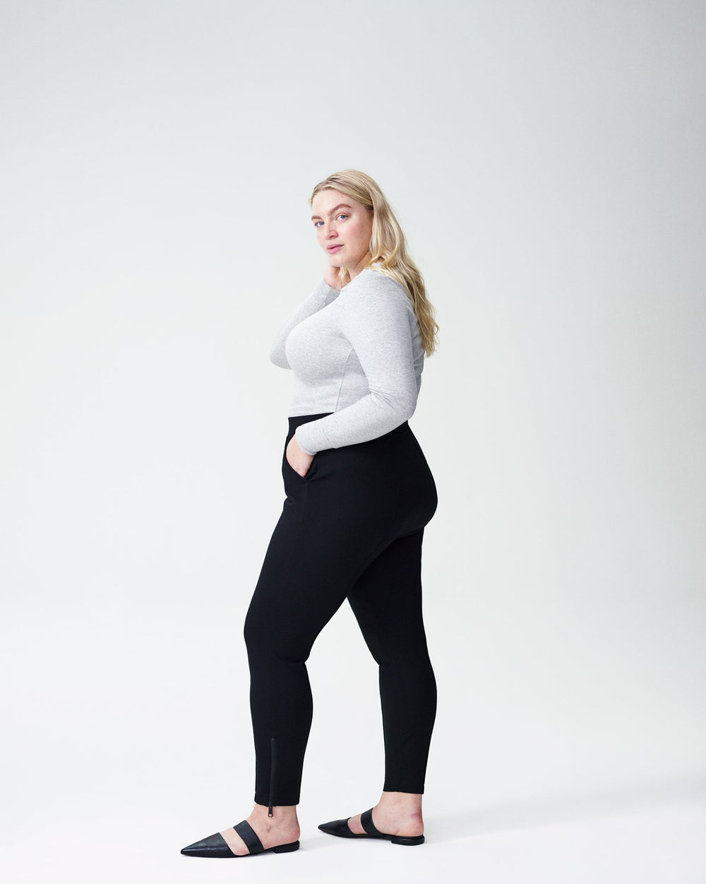 Moro Pintuck Pocket Ponte Pants - Black