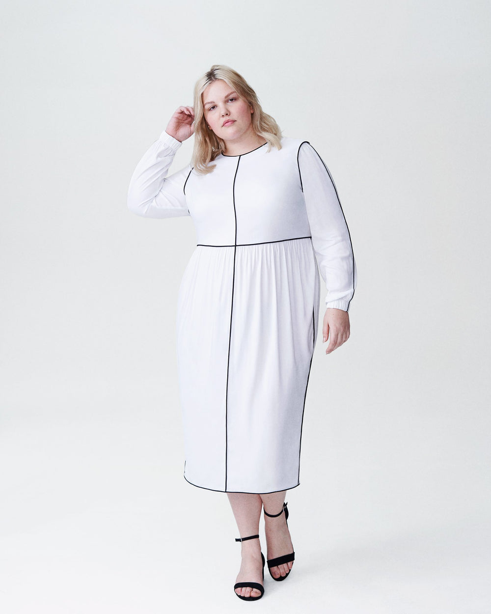Arga Outline Dress - White