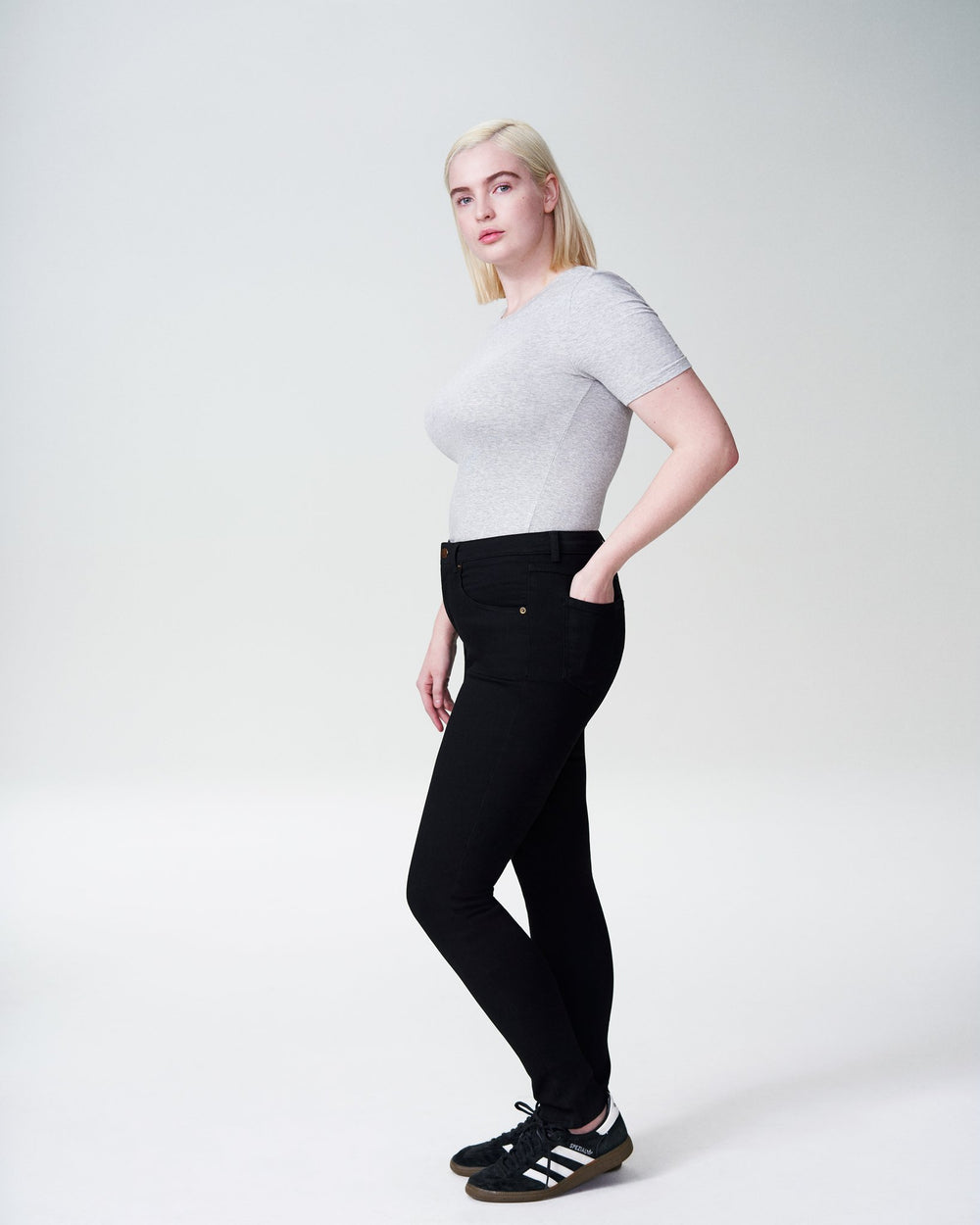 Seine Mid Rise Jeans 32 Inch - Solid Black